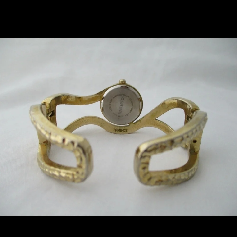 Geneva Bracelet Cuff Style Watch. EUC. Battery Currently Working. - Picture 5 of 7